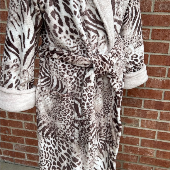Natori Mixed Animal Print/Cream Faux Fur Trim Long Robe - Picture 8 of 9